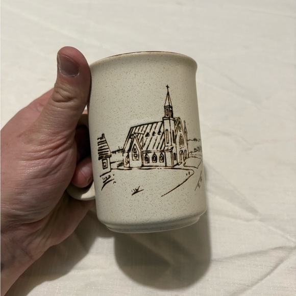 Vintage Cream Ceramic Mug with Scenic Design - Picture 2 of 6